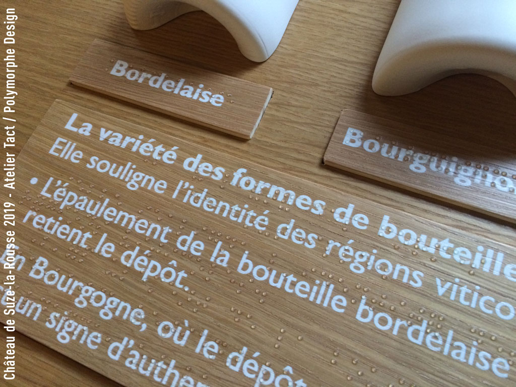 Braille sur bois.